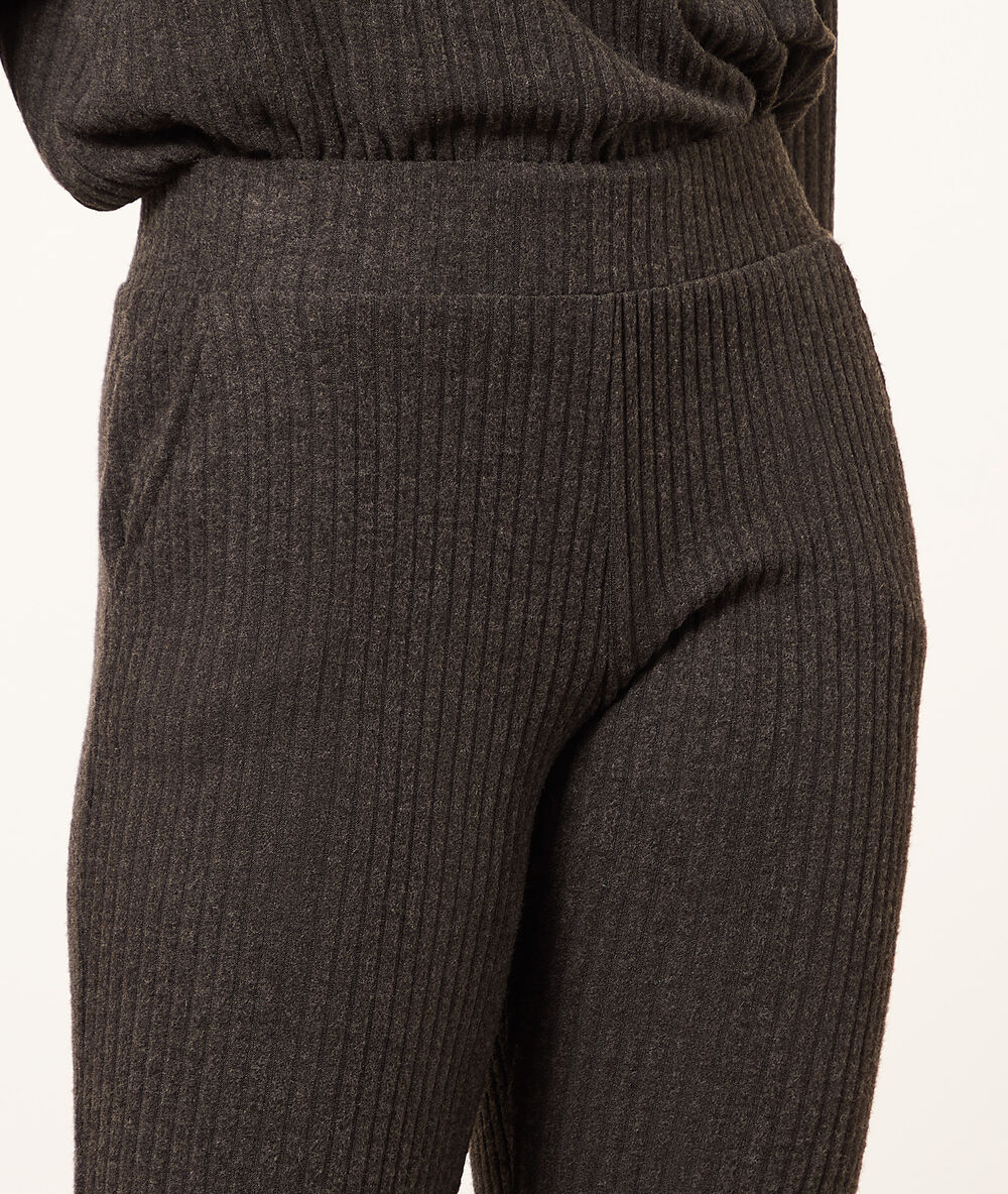 Pantalon jogger côtelé anthracite.