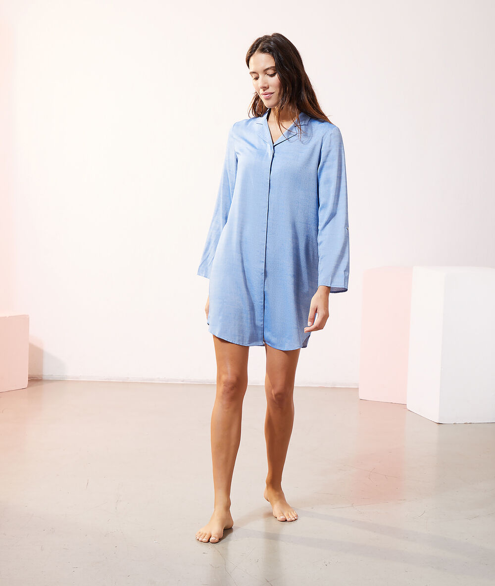 Chemise de nuit bleu.