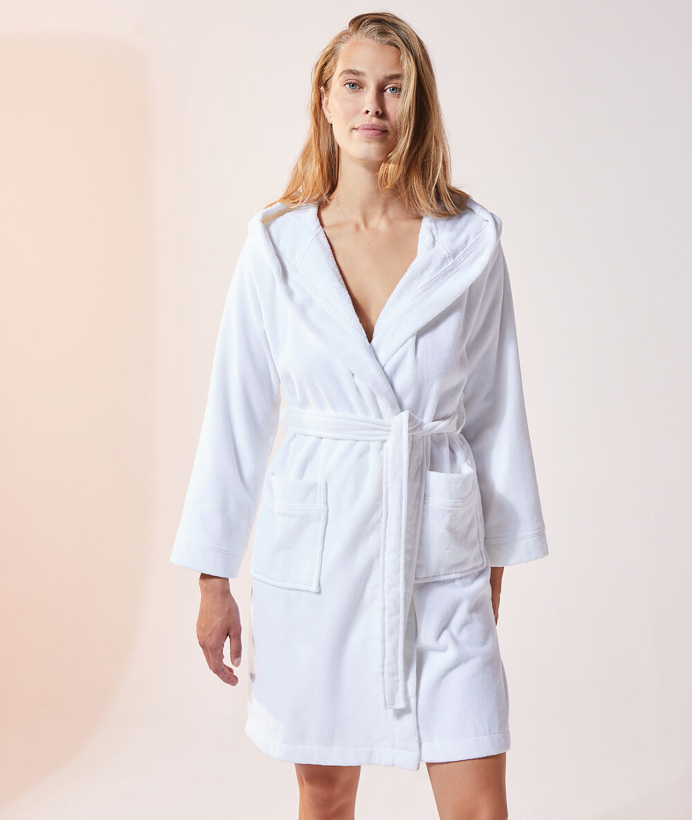 Peignoir à capuche homewear ecru.