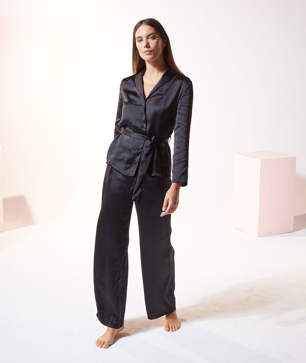 Pantalon effet satiné noir.