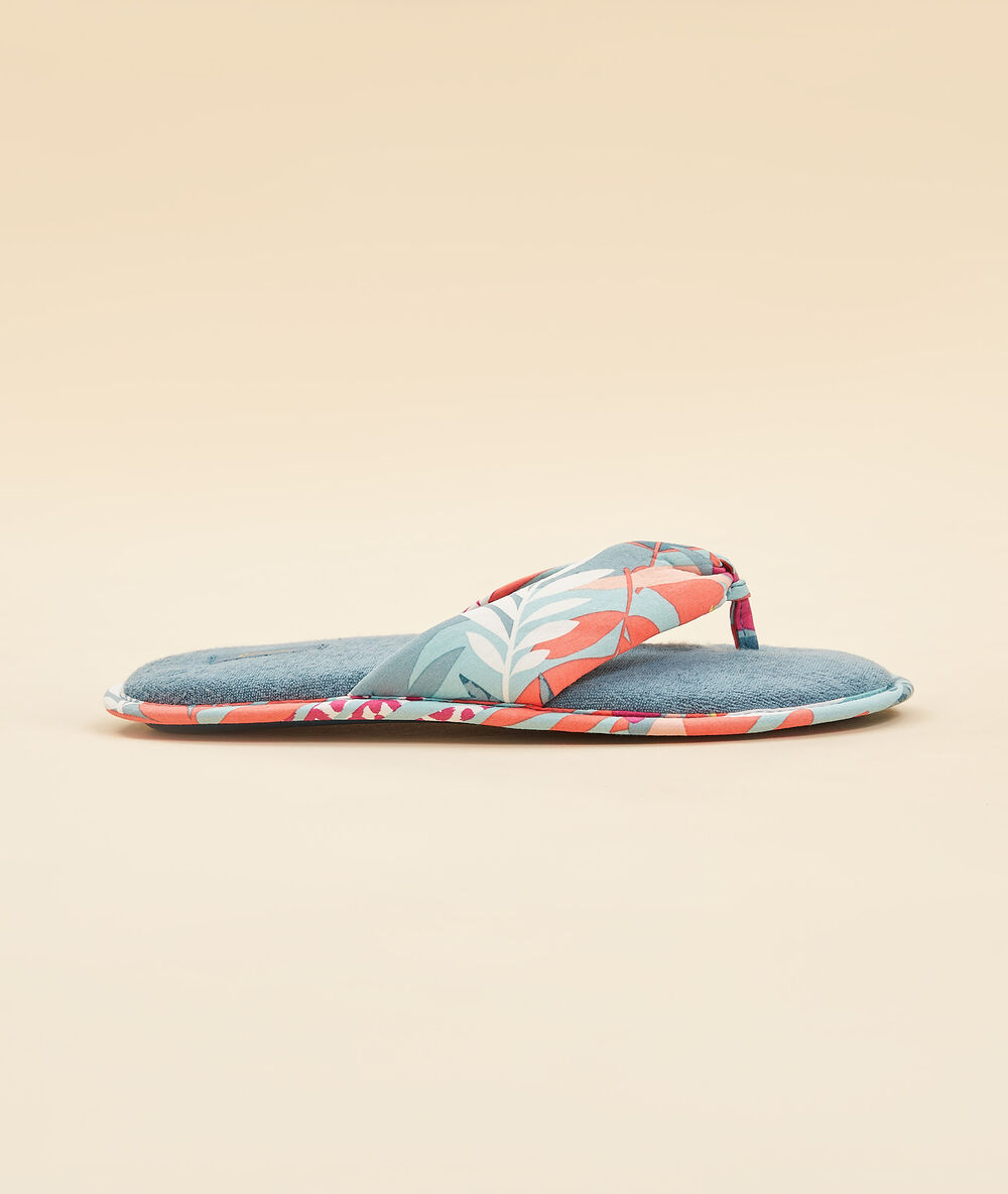 Chaussons tongs imprimés multicolore.