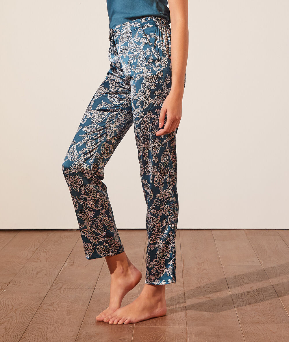 Pantalon de pyjama imprimé vert.