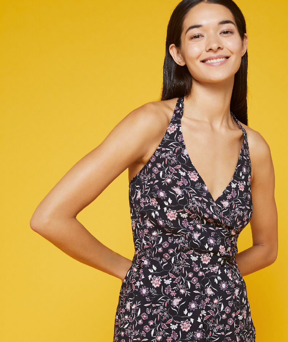 Robe à imprimé floral multicolore.