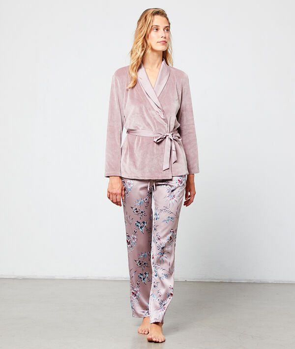 Pyjama 3 pièces satiné mauve.
