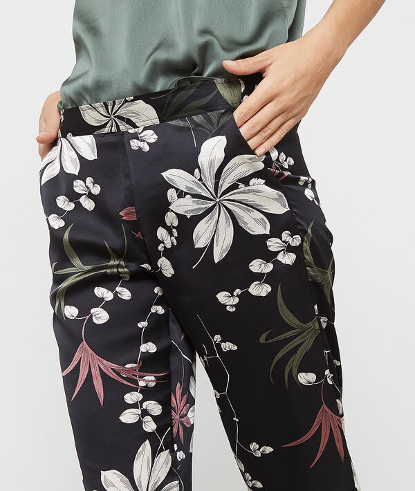 Pantalon satiné imprimé fleuri noir.