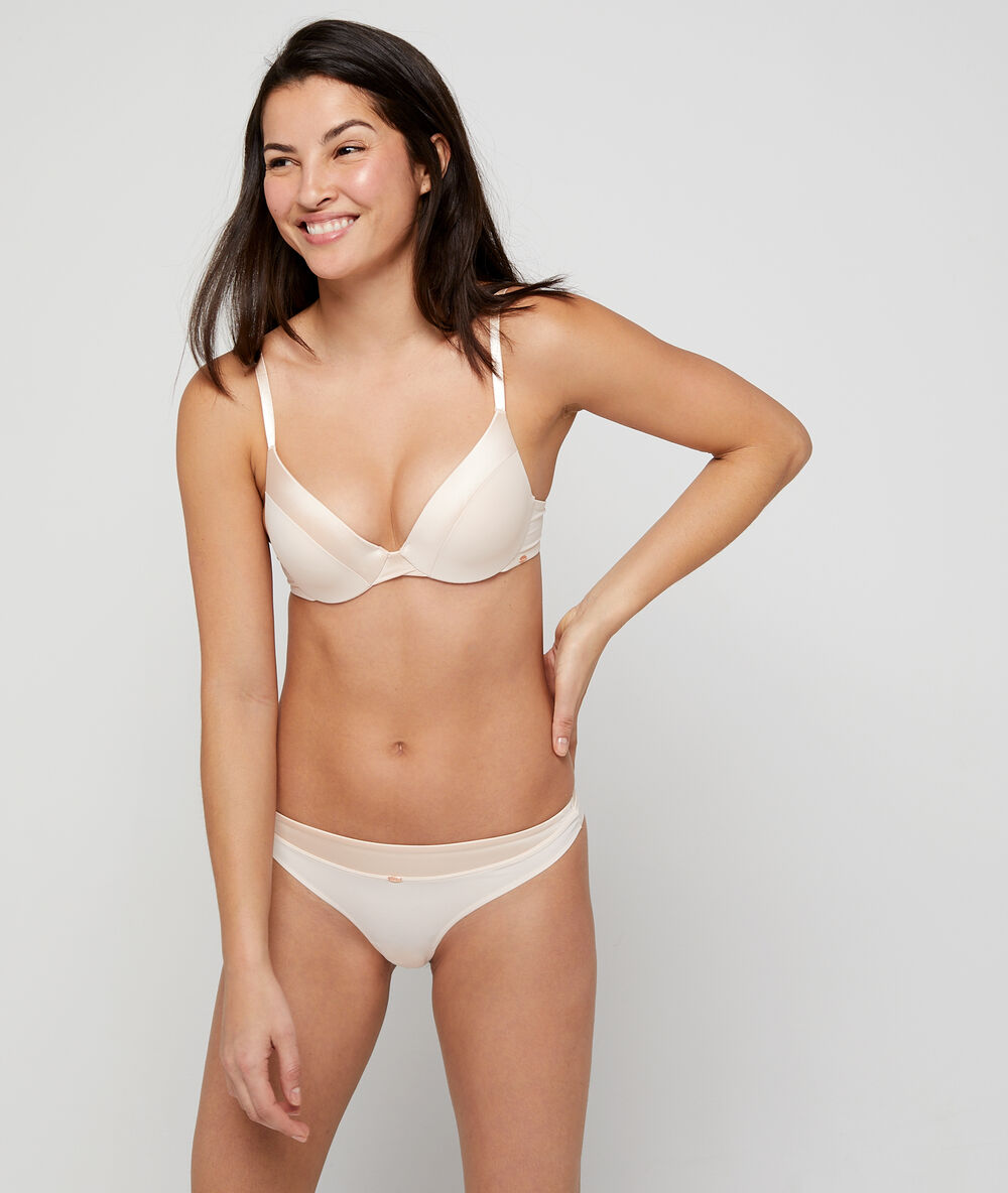 Tanga en microfibre rose poudre.