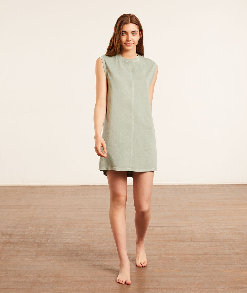 Chemise de nuit sans manches celadon.