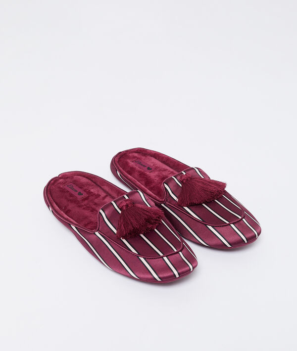 Chaussons satinés pompons Chaussons satinés pompons