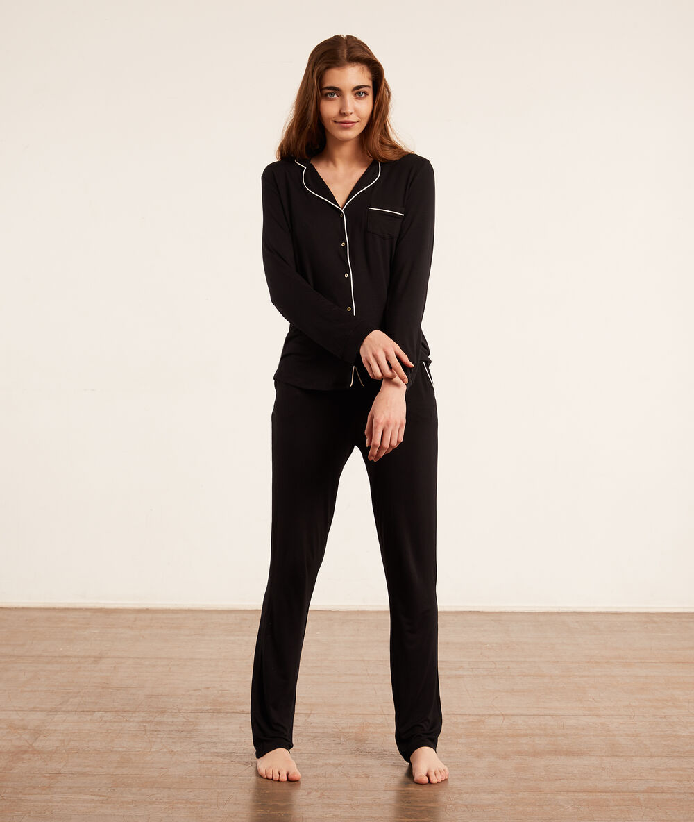 Pantalon de pyjama noir.