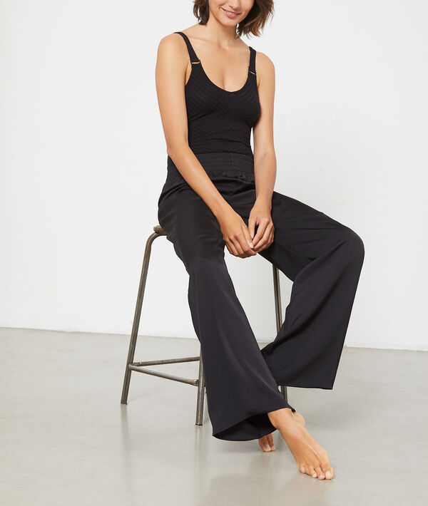 Pantalon satiné large ceinture élastiquée Pantalon satiné large ceinture élastiquée