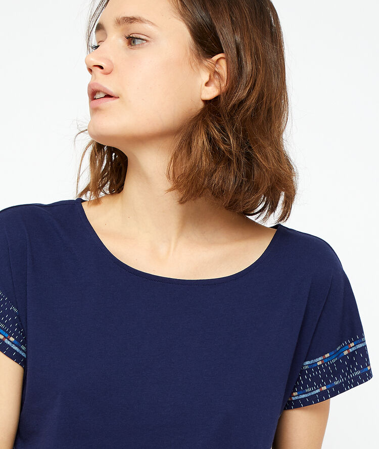 Chemise de nuit marine.