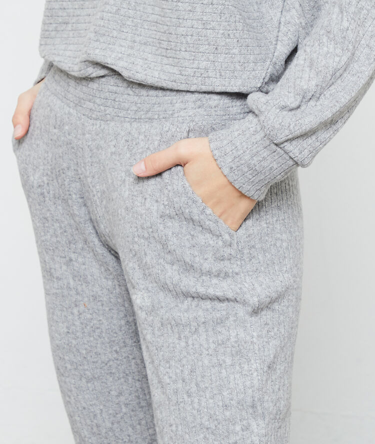 Pantalon loungewear gris.