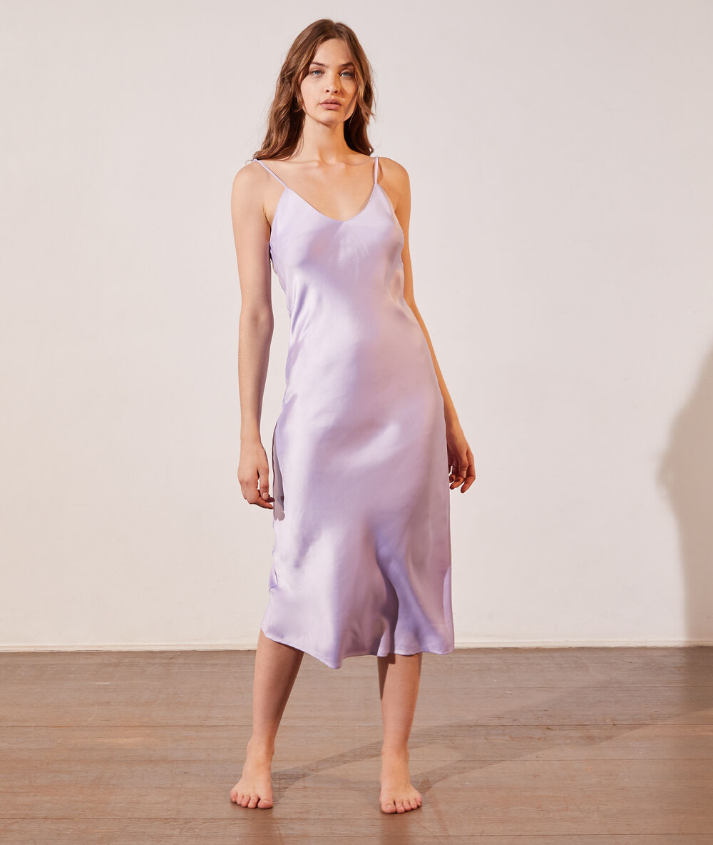 Nuisette satinée longue lilas.
