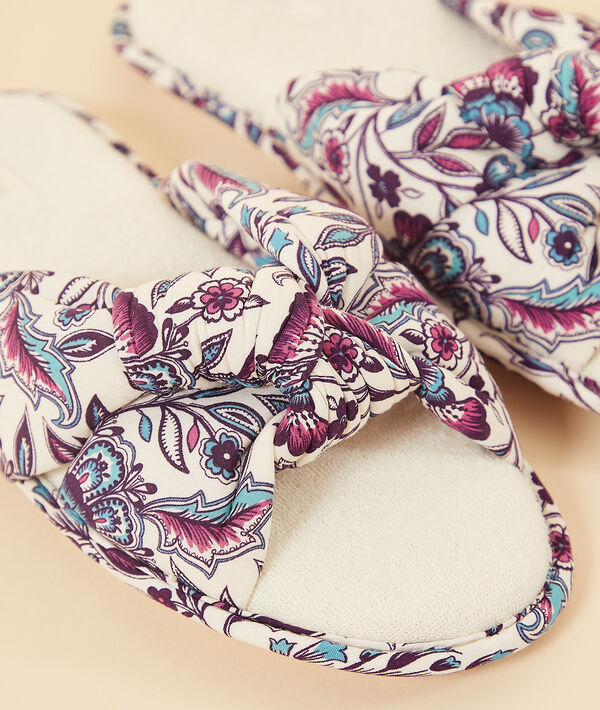 Chaussons tongs avec noeud Chaussons tongs avec noeud;${refinementColor}