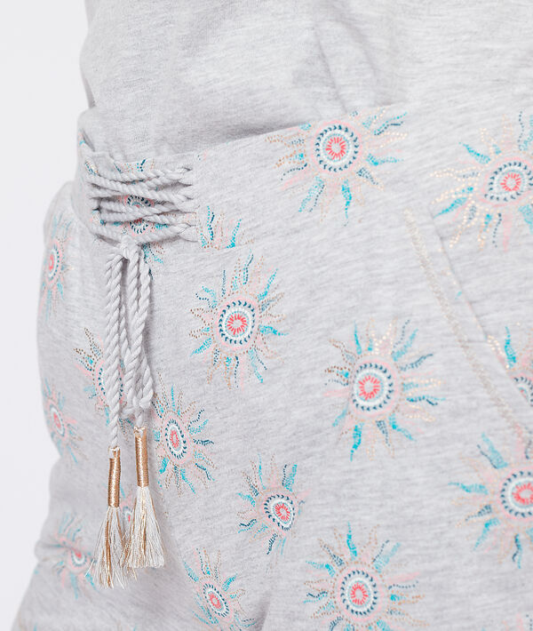 Short imprimé gris.