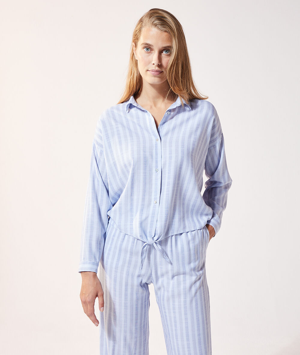 Chemise manches longues rayée bleu.