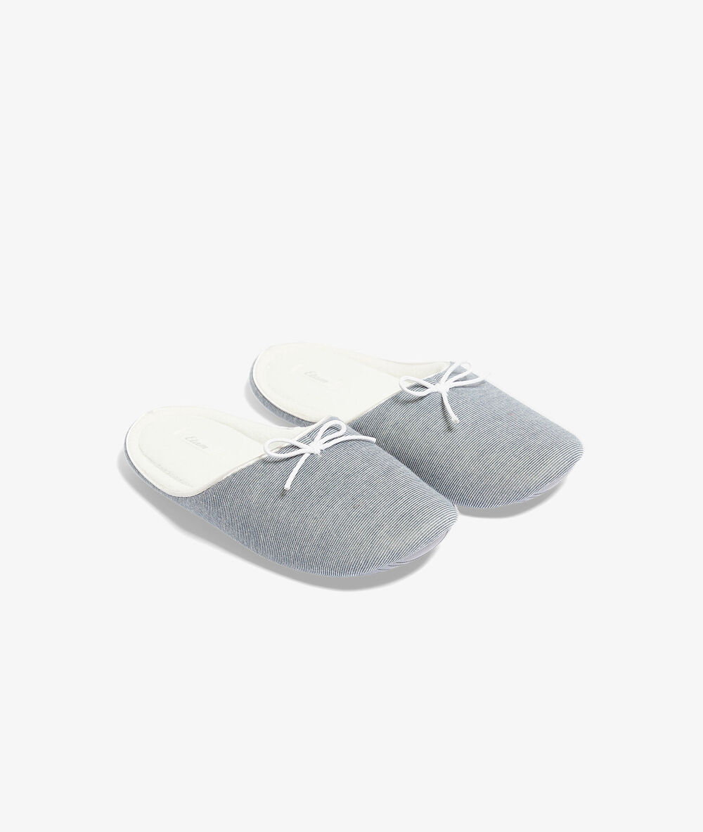 Chaussons mules bleu.