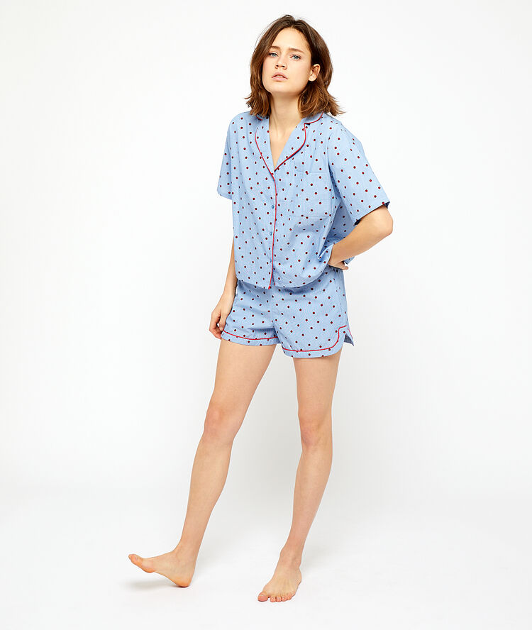 Short à pois bleu.