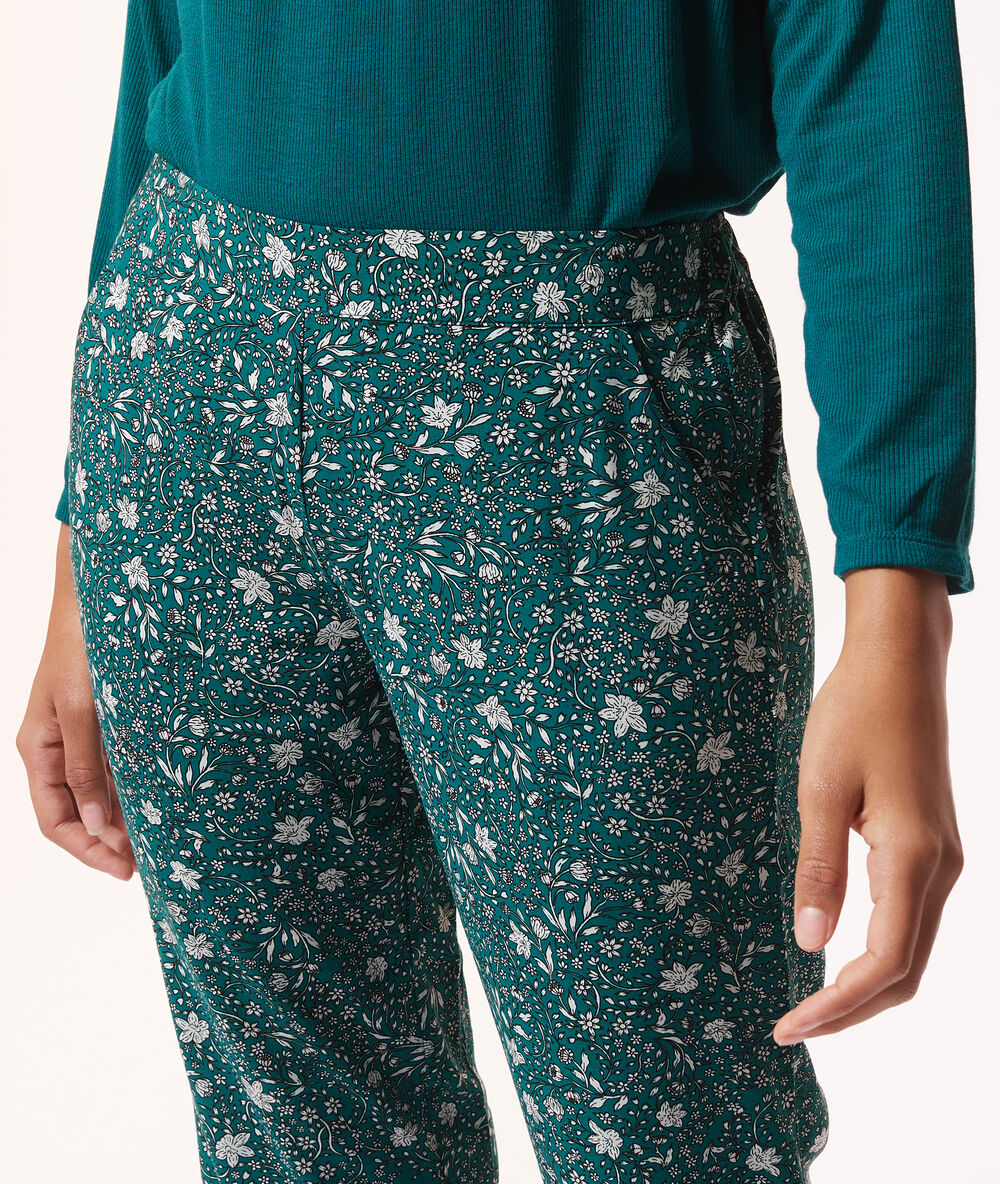 Pantalon de pyjama imprimé vert.