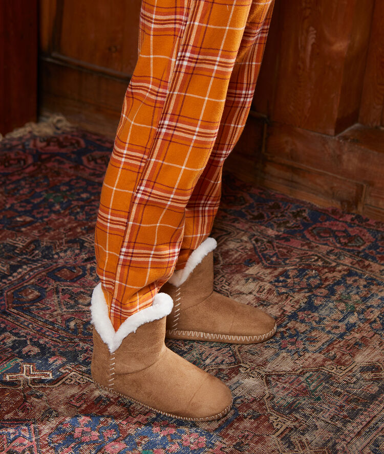 Chaussons bottines fourrées marron.