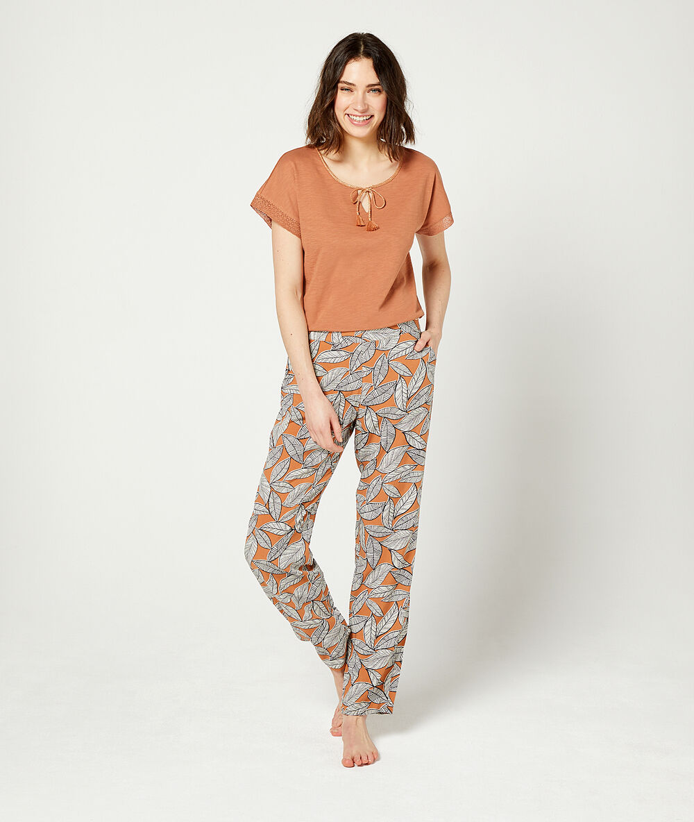 Pantalon imprimé feuillage terracotta.