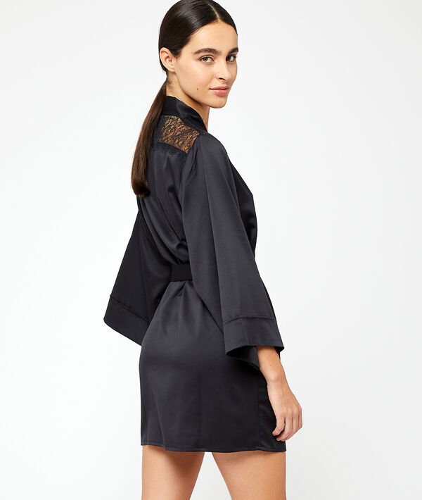 Kimono satiné épaules et dos dentelle noir.