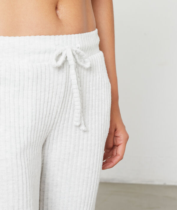 Pantalon maille côtelée ecru.