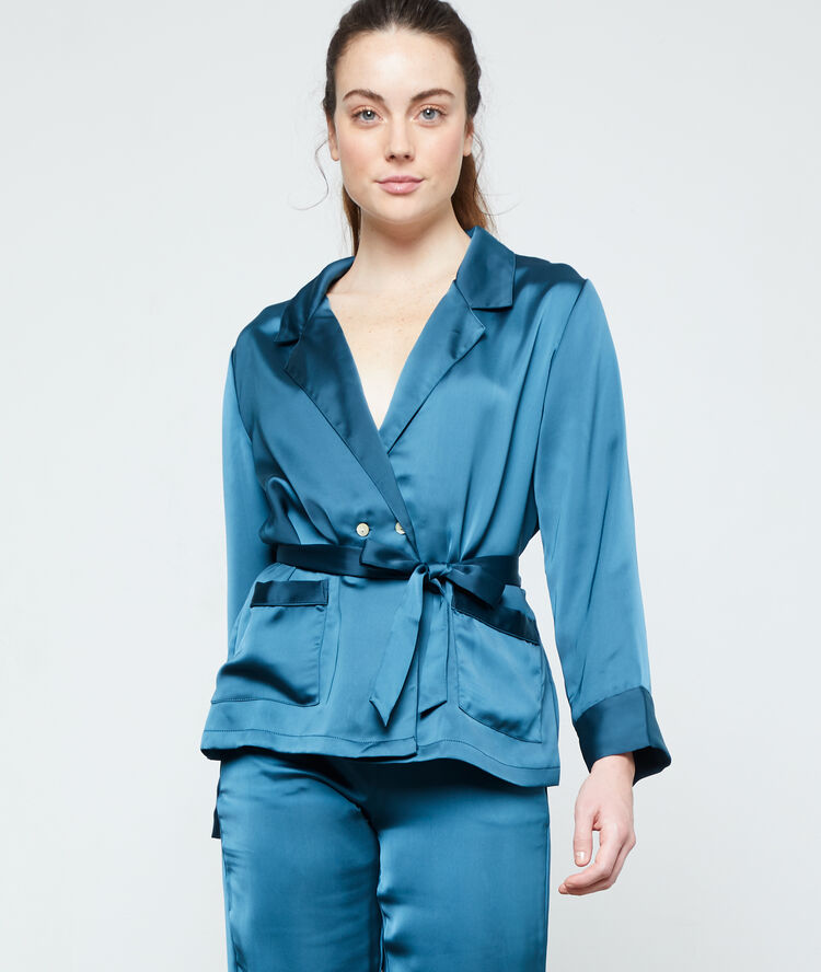 Chemise de pyjama bleu canard.