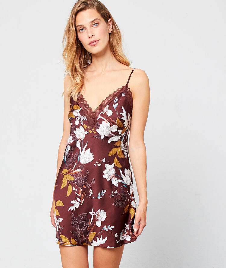 Nuisette satinée à imprimé floral marron.