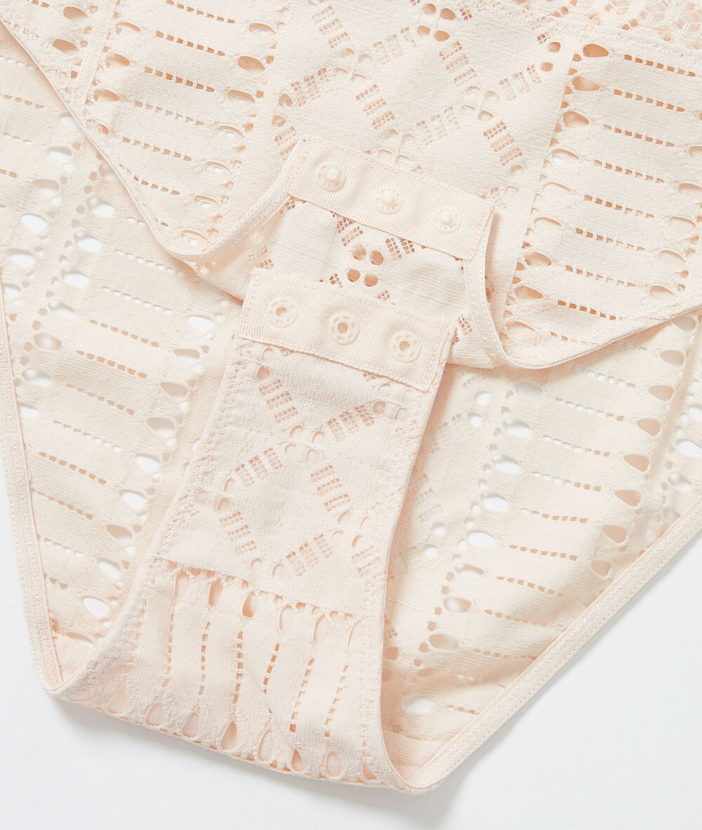 Body plongeant en dentelle blush.