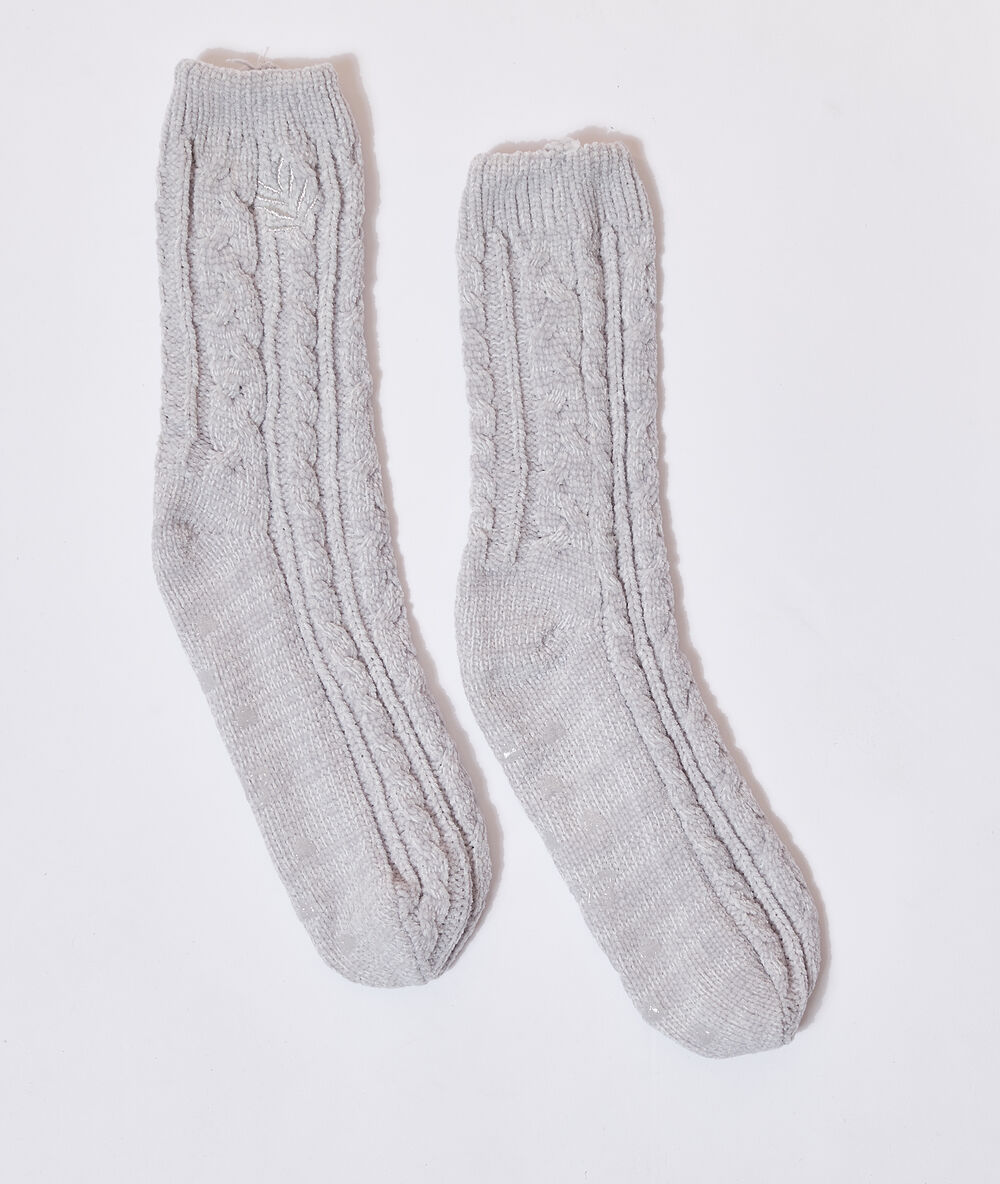 Chaussettes tricot gris.