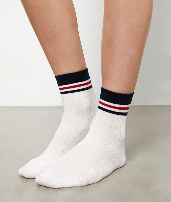 Chaussettes courtes sporty à rayures Chaussettes courtes sporty à rayures;${refinementColor}