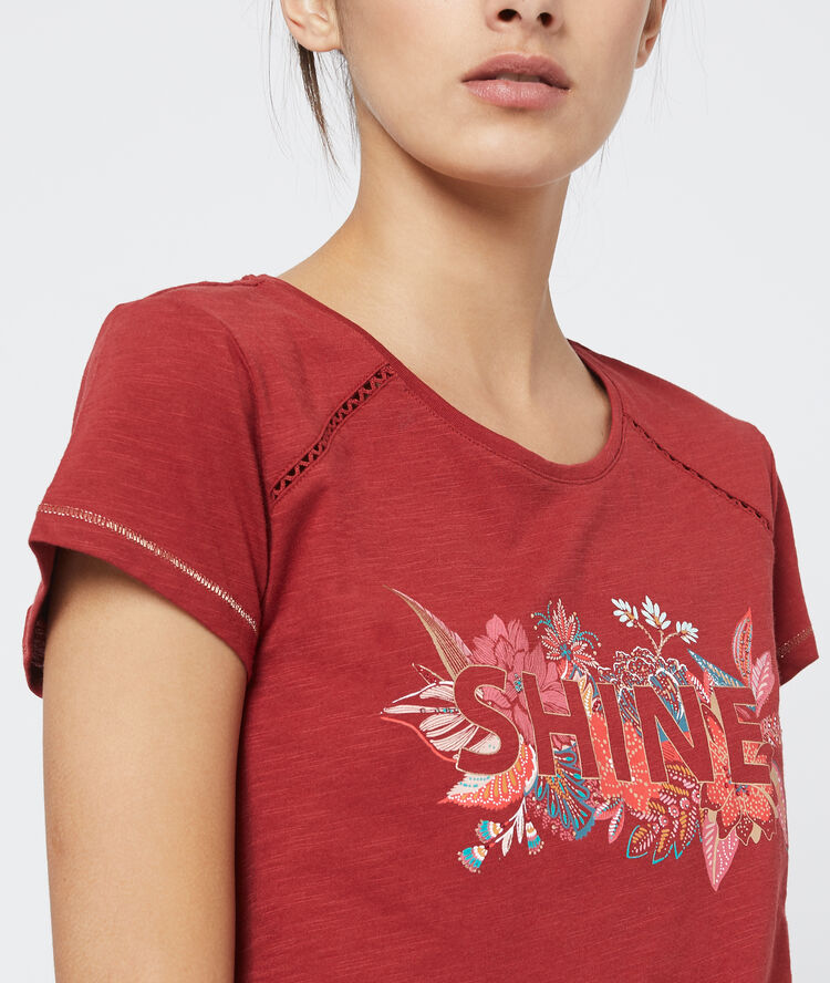 T-shirt imprimé bordeaux.