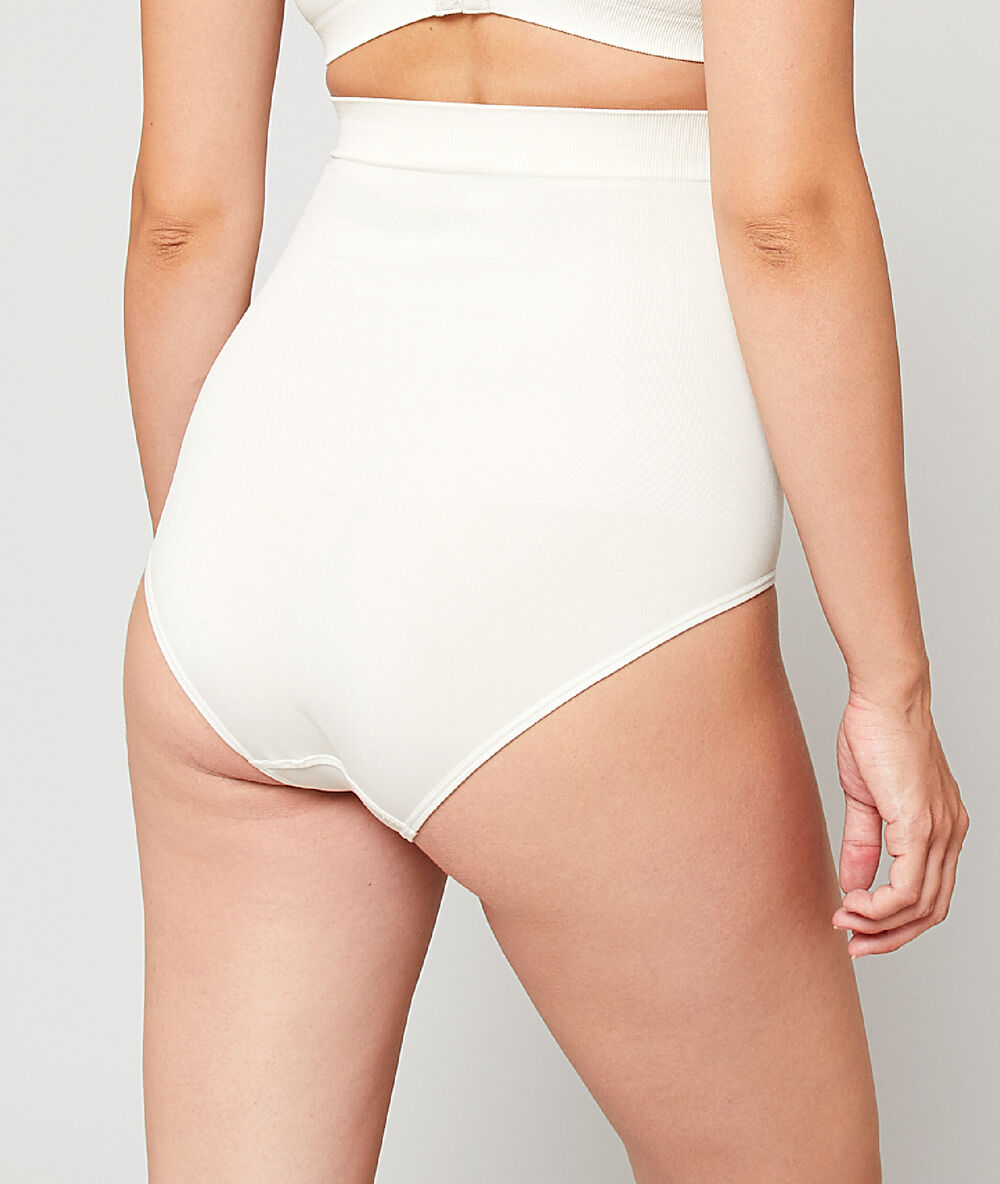 Culotte taille haute sans coutures beige.