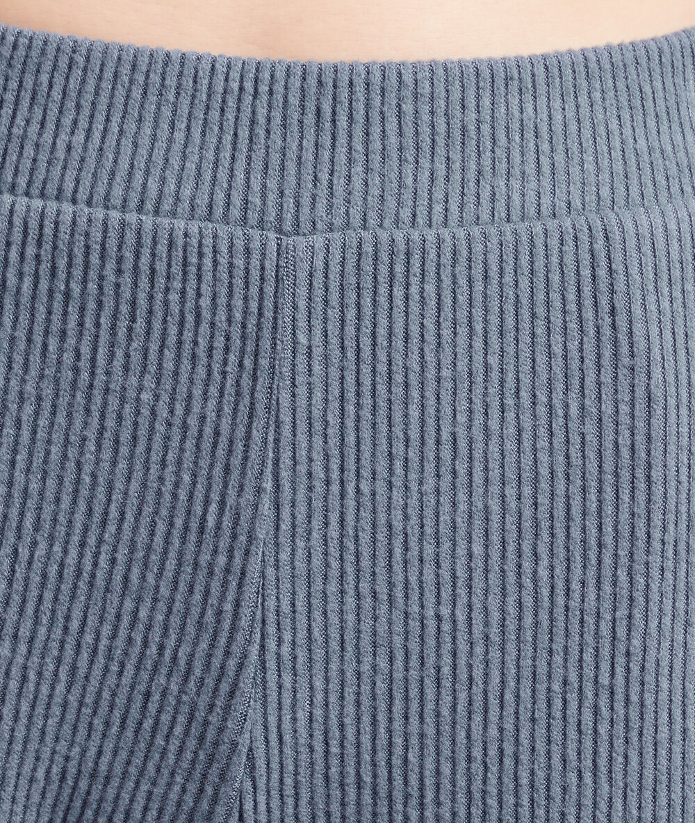 Pantalon jogger côtelé bleu.