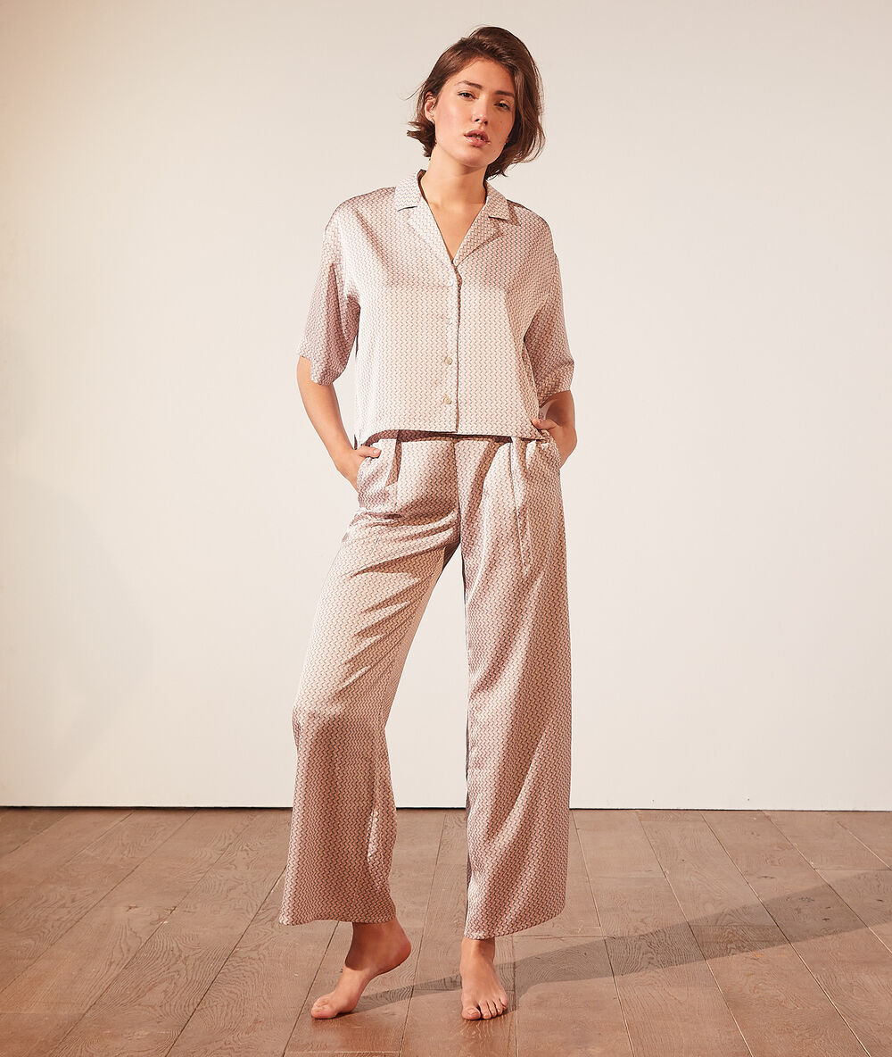 Pantalon de pyjama satiné imprimé rose.