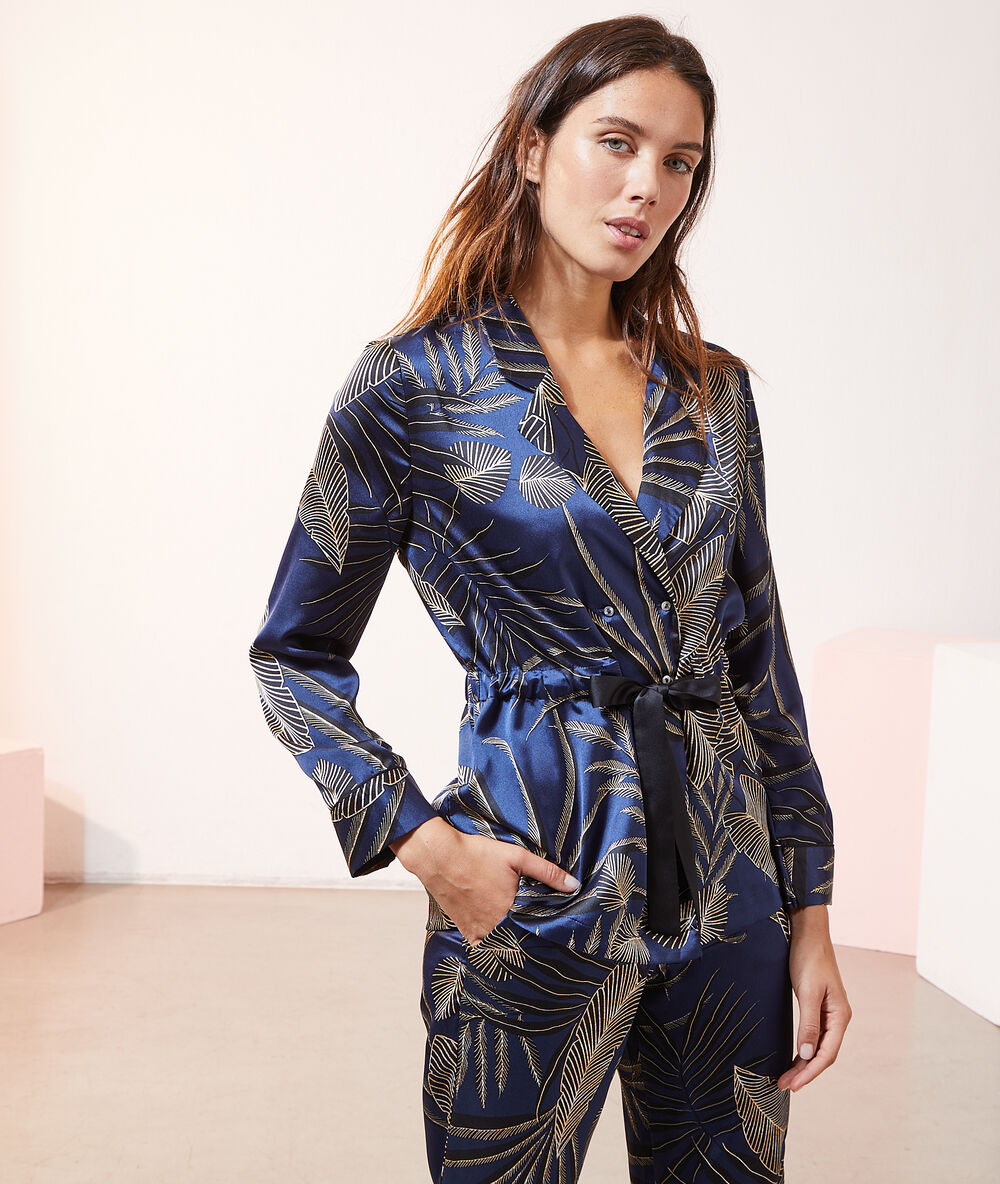 Chemise de pyjama ceinturée marine.