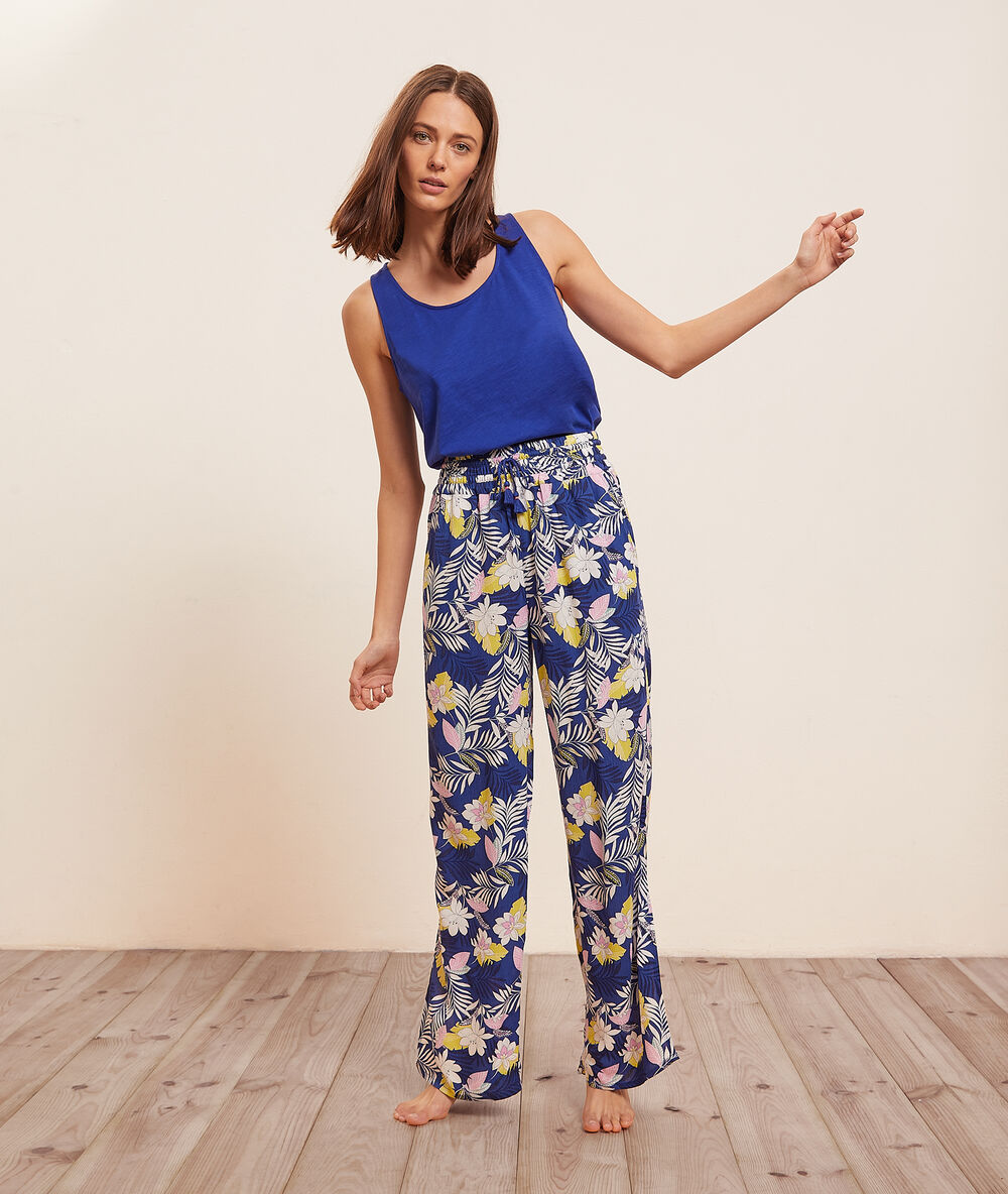 Pantalon de pyjama imprimé bleu.