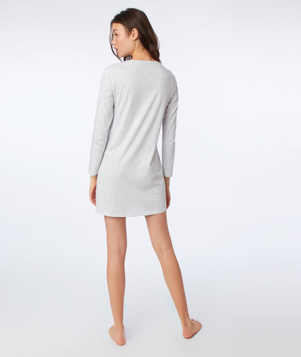 Chemise de nuit "shine" gris clair.