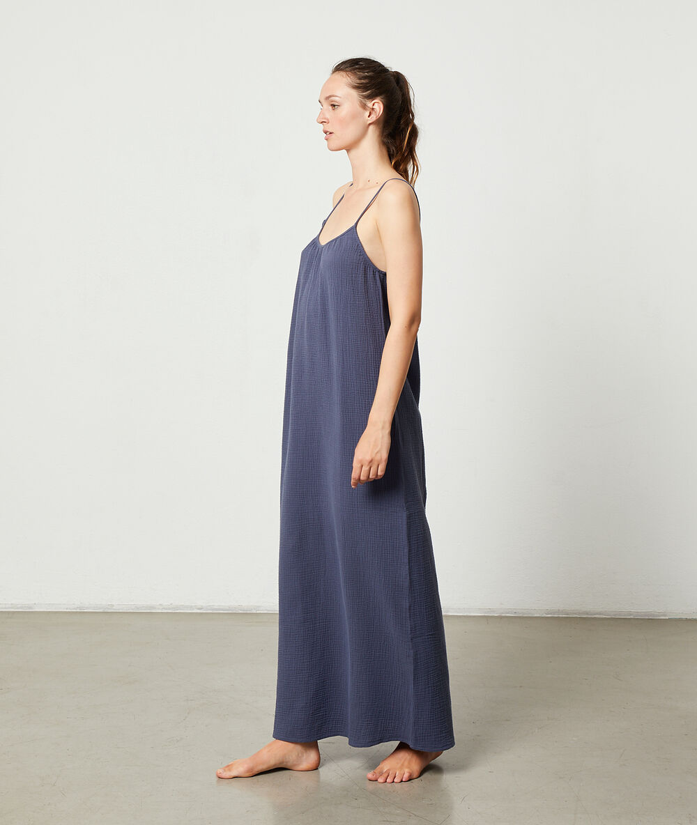 Robe longue, dos échancré bleu.