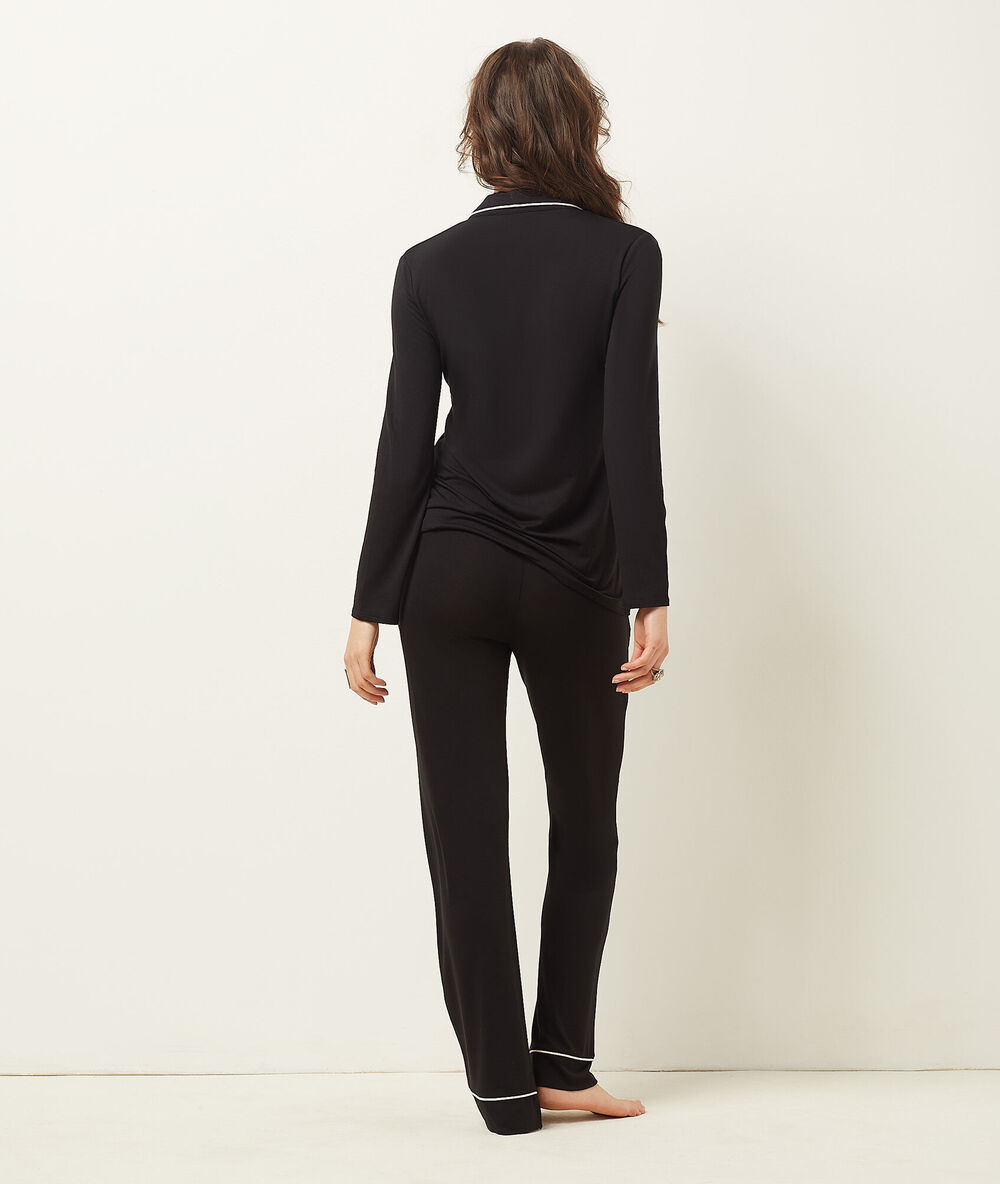 Pantalon de pyjama noir.