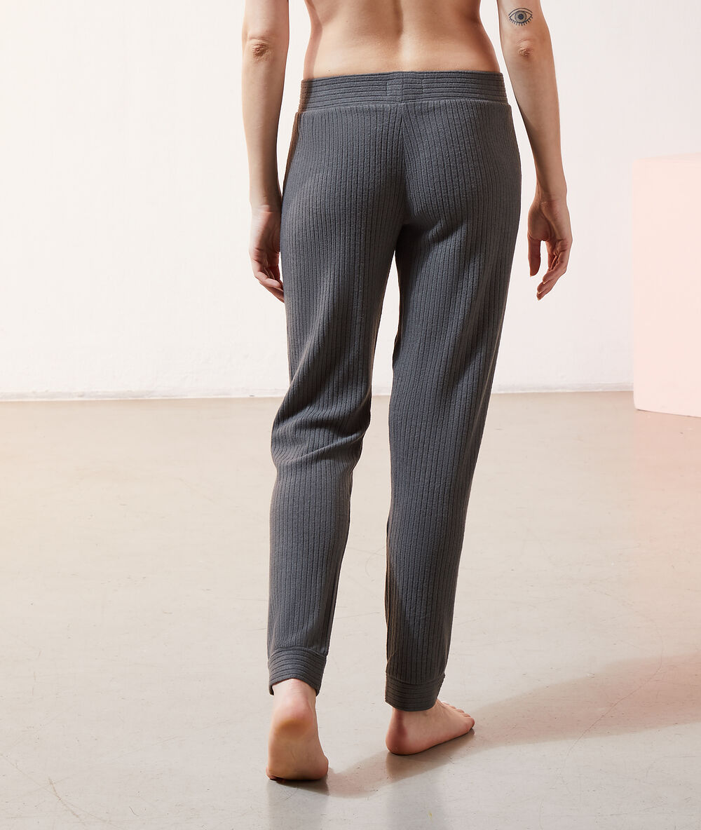 Pantalon côtelé loungewear kaki.