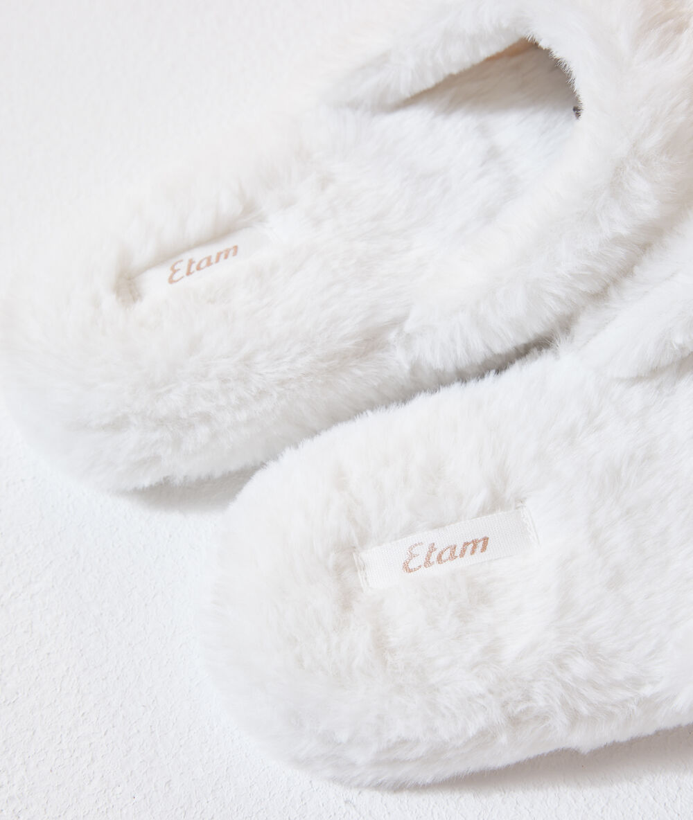 Chaussons mules effet fourrure ecru.