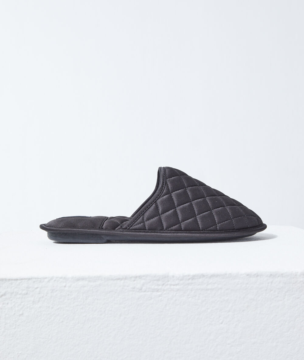 Chaussons mules matelassées noir.