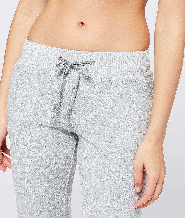 Pantalon homewear gris.
