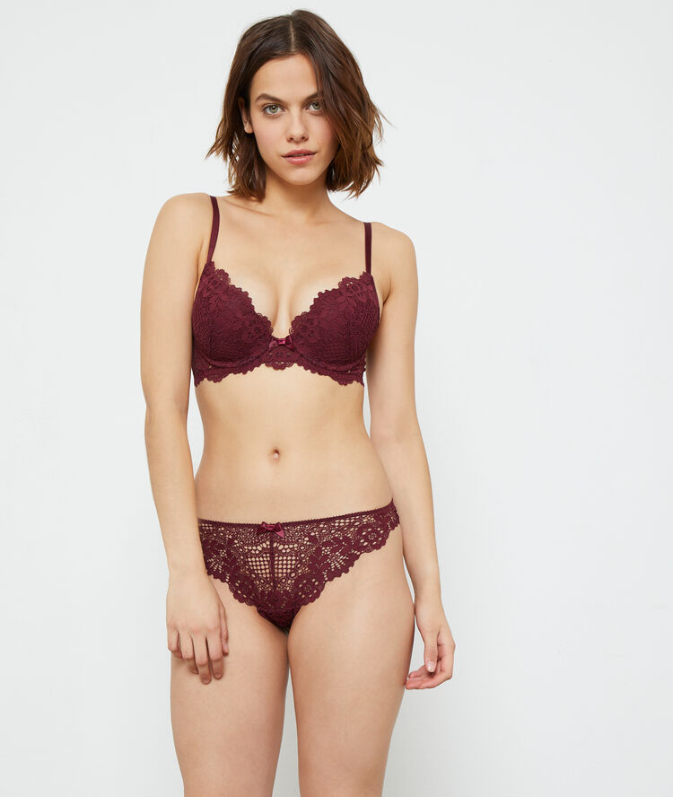 Tanga en dentelle prune.
