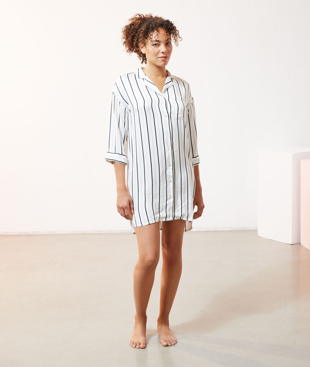 Chemise de nuit à rayures ecru.