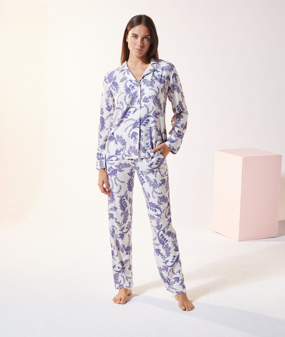 Chemise satinée imprimé fleuri ecru.