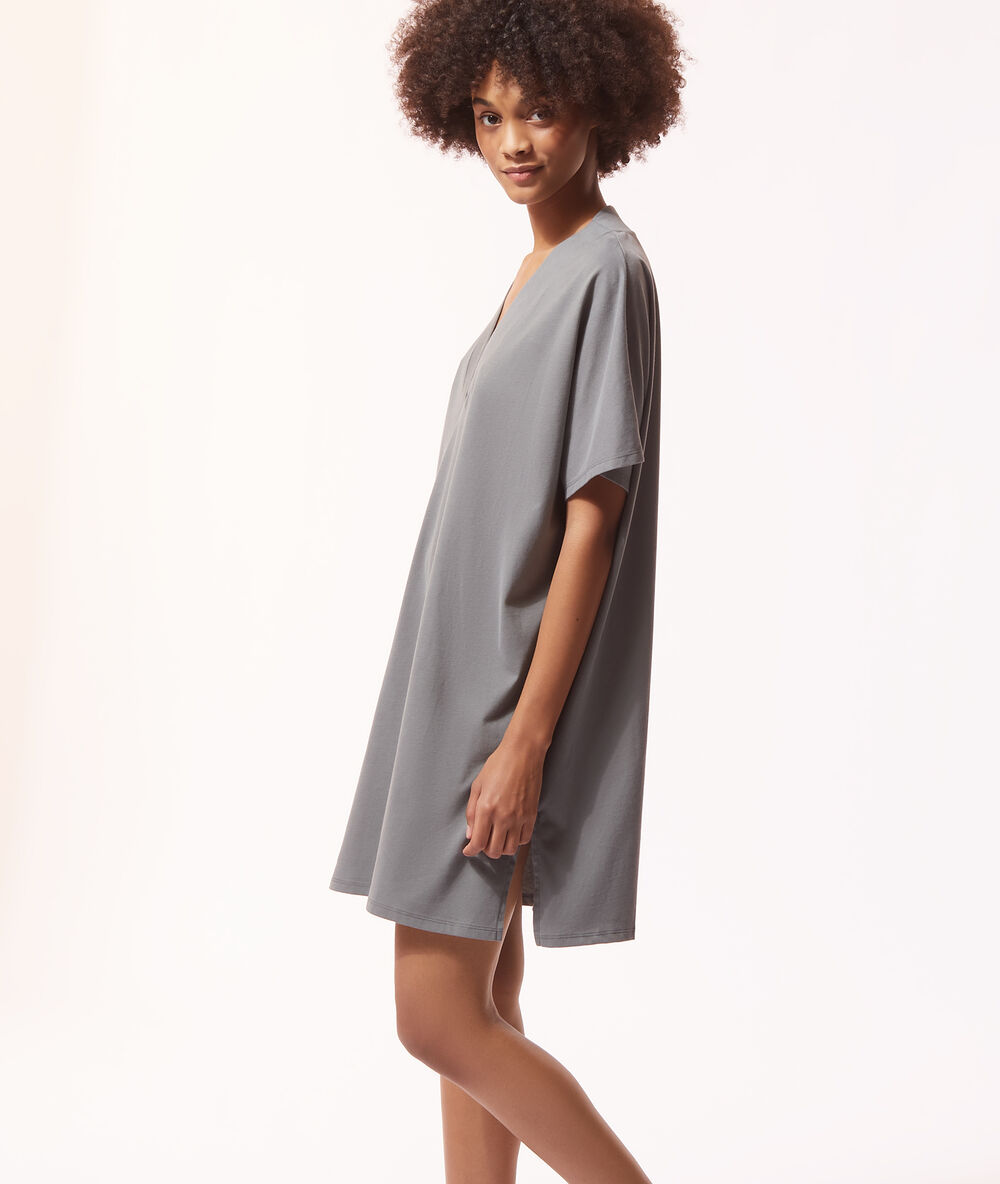 Chemise de nuit col v kaki.