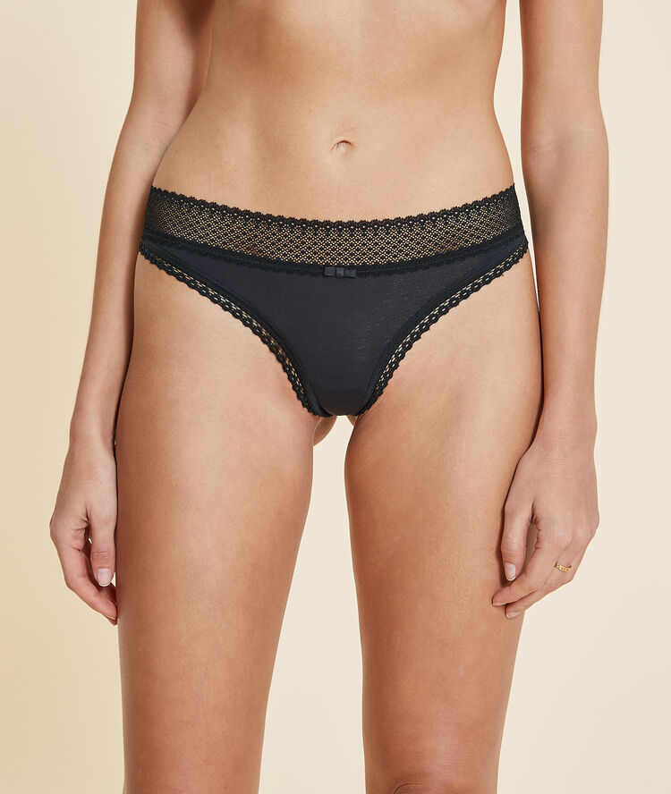 Tanga avec dentelle noir.